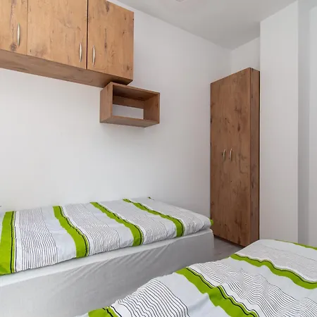 アパート Perla ウストカ